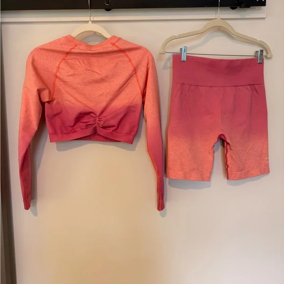 Gymshark 2 piece long sleeve/shorts Ombre set - Picture 2 of 4